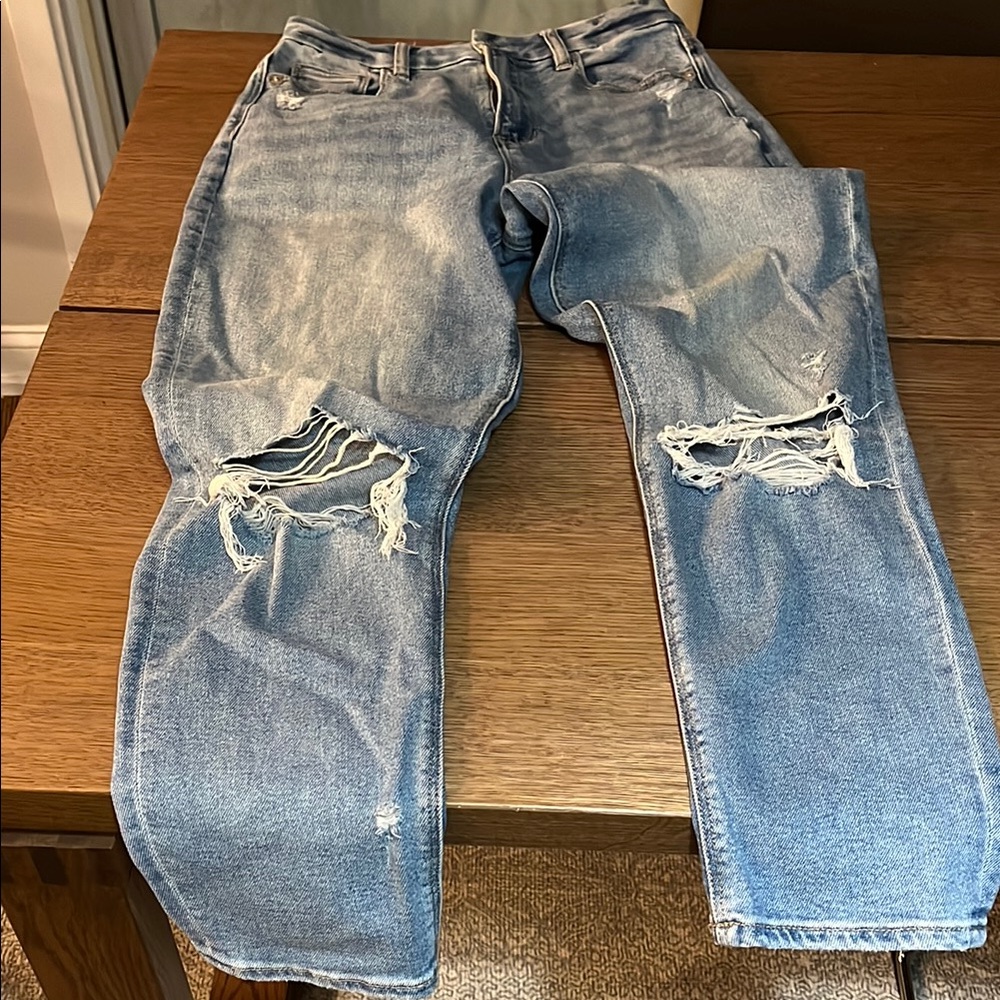 Women’s American Eagle Outfitters High Rise Curvy Mom Jean
